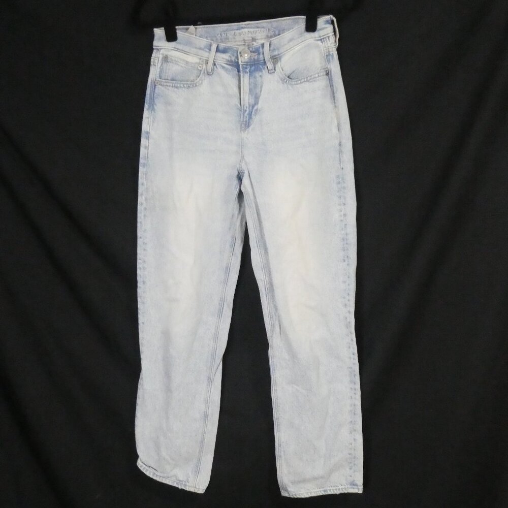 AMERICAN EAGLE | size 2 - short | Light Wash Straight Leg Jeans